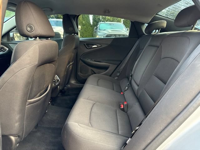 Used 2017 Chevrolet Malibu LT FWD image 16