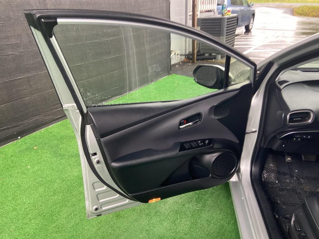 Used 2022 Toyota Prius Prime Limited FWD image 29