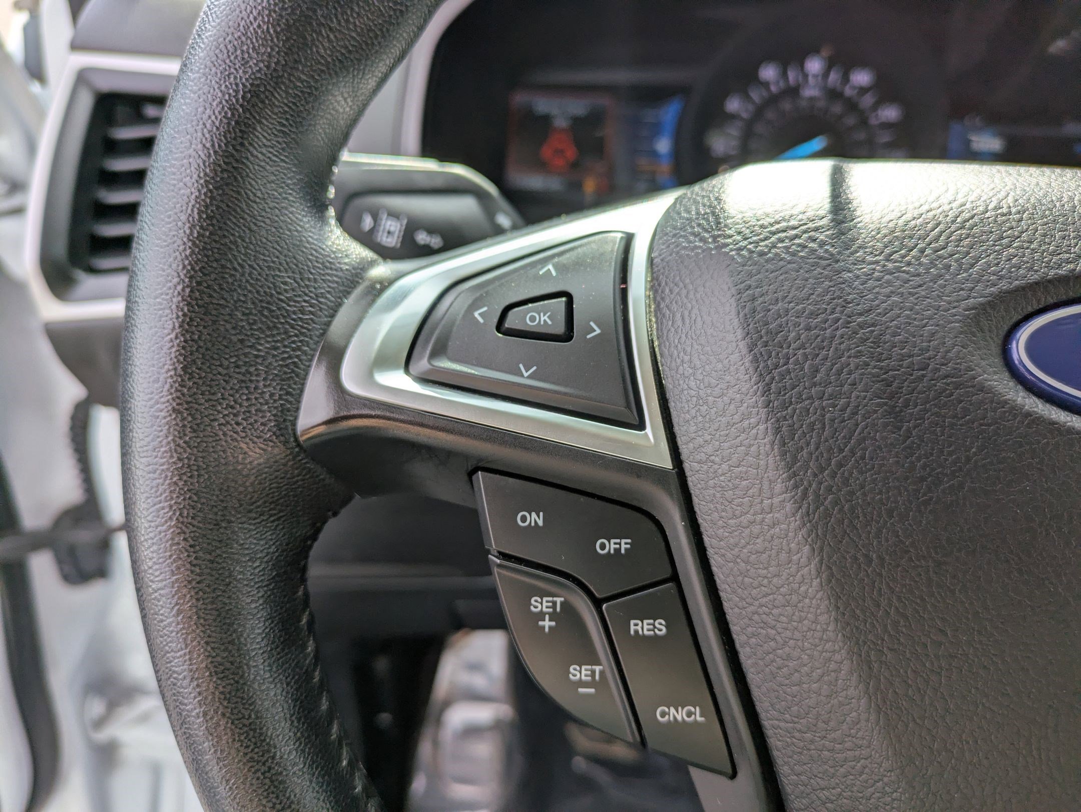 Used 2024 Ford Edge SEL image 17