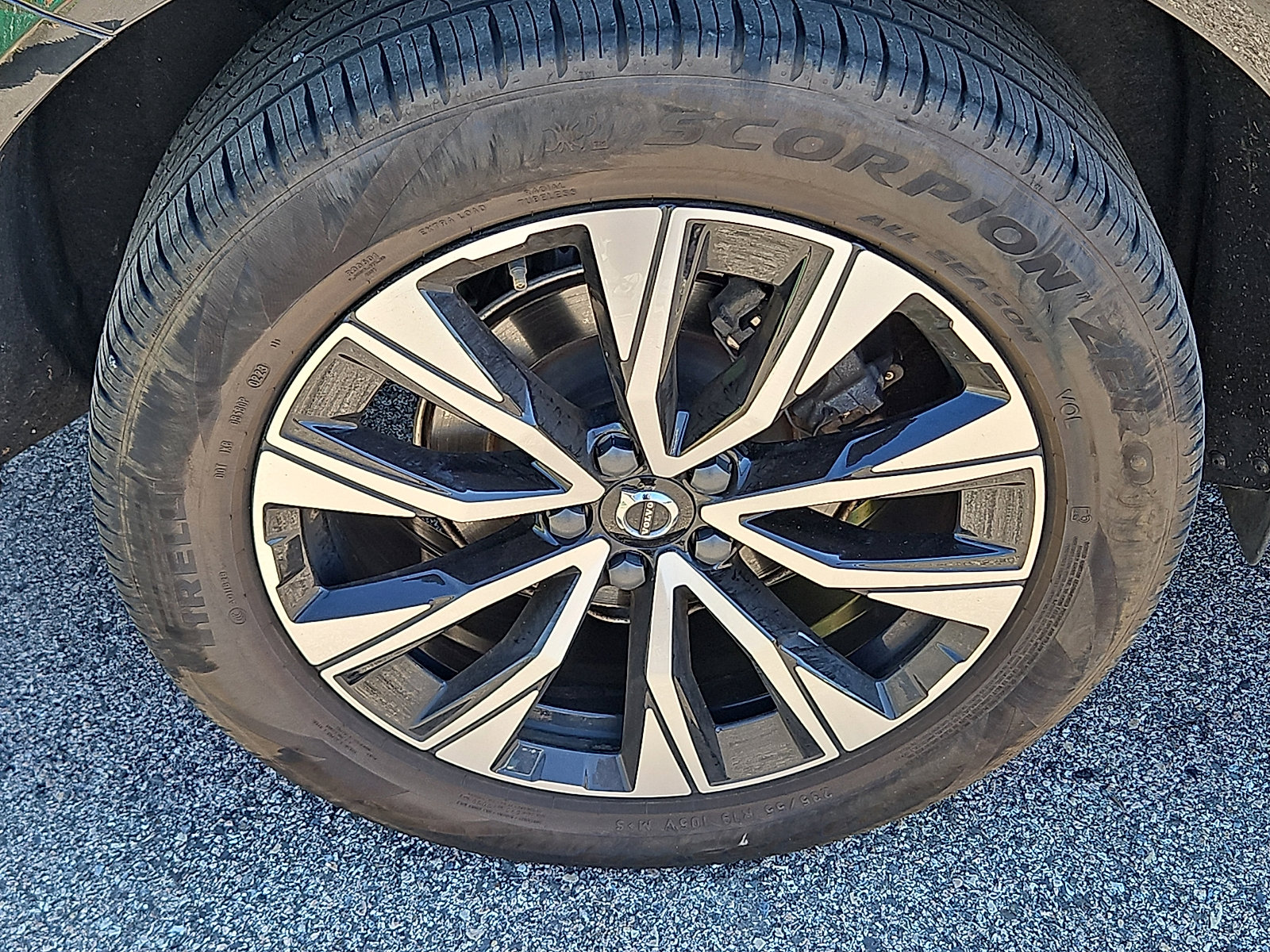 Used 2023 Volvo XC60 B5 Plus w/ Climate Package AWD/4WD image 10