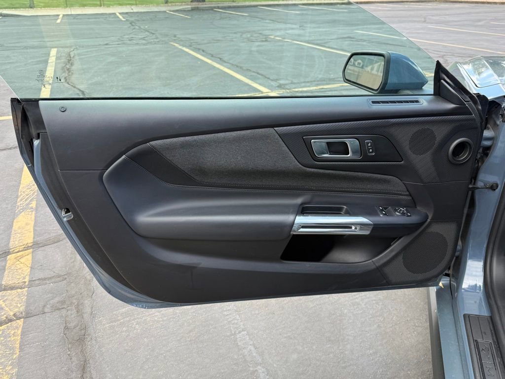 Used 2025 Ford Mustang Coupe RWD image 9