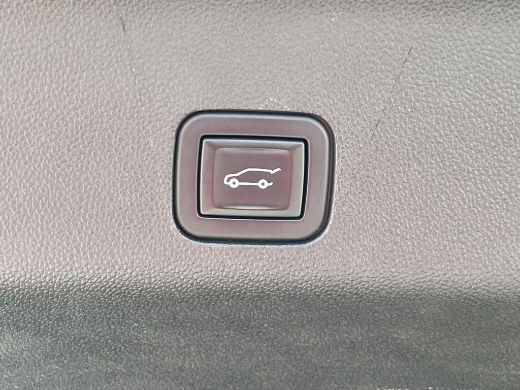 Used 2021 Cadillac Escalade Premium Luxury w/ Performance Package image 13