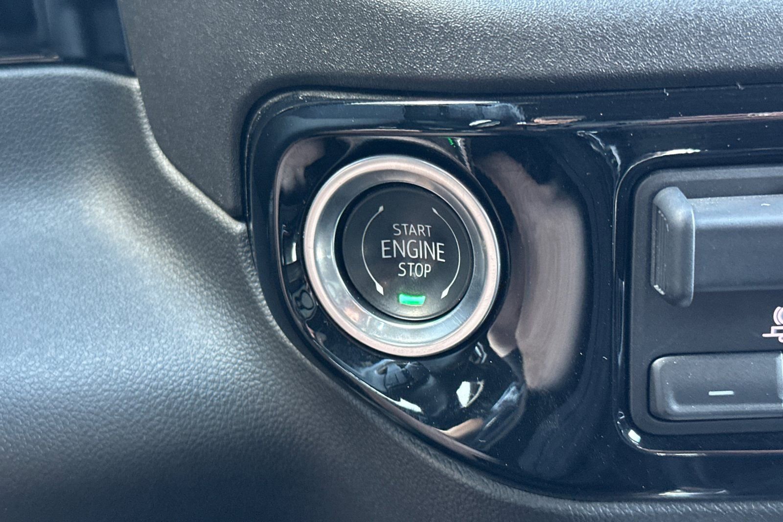 Certified 2025 Chevrolet Silverado 1500 High Country w/ Midnight Edition image 32