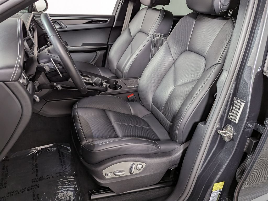 Used 2025 Porsche Macan AWD/4WD image 16