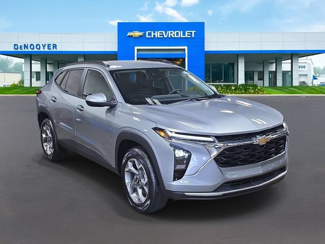 New 2026 Chevrolet Trax LT w/ Driver Confidence Package FWD image 5