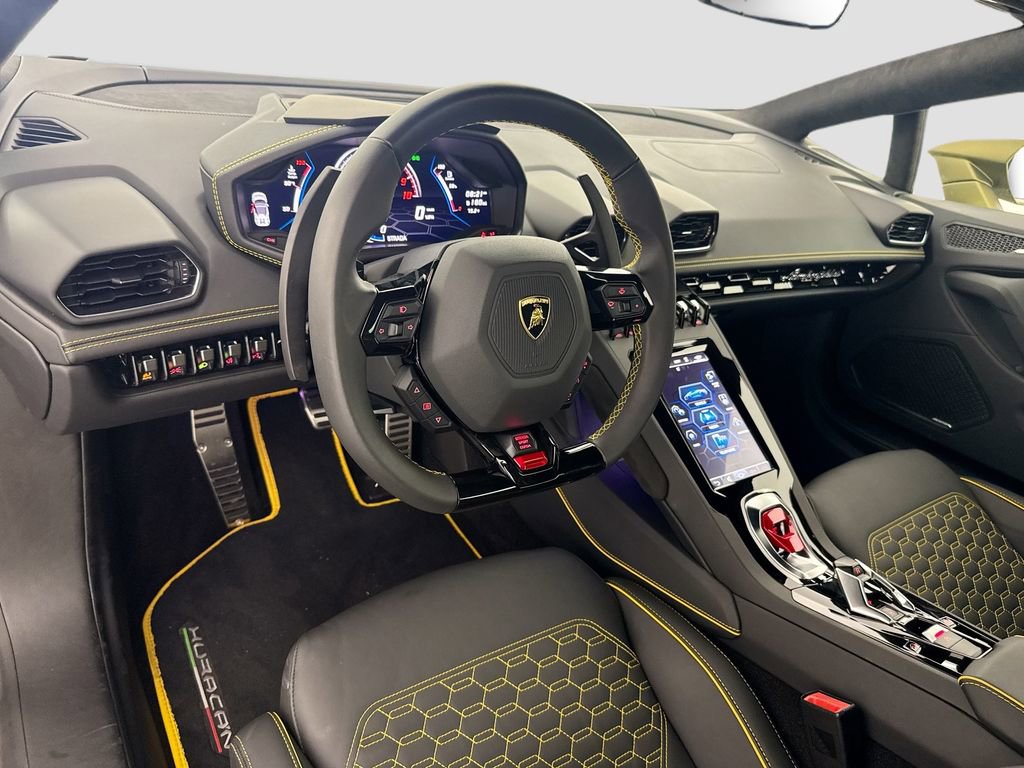 Used 2024 Lamborghini Huracan EVO AWD/4WD image 9