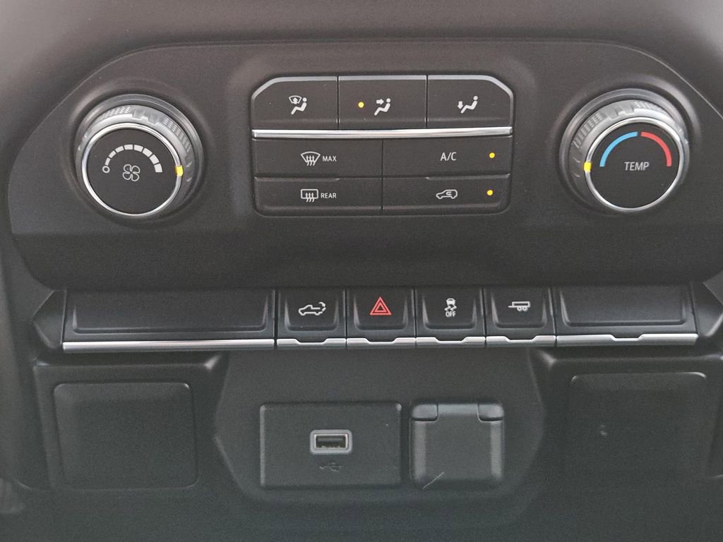 Used 2020 Chevrolet Silverado 1500 Custom w/ Custom Value Package image 13