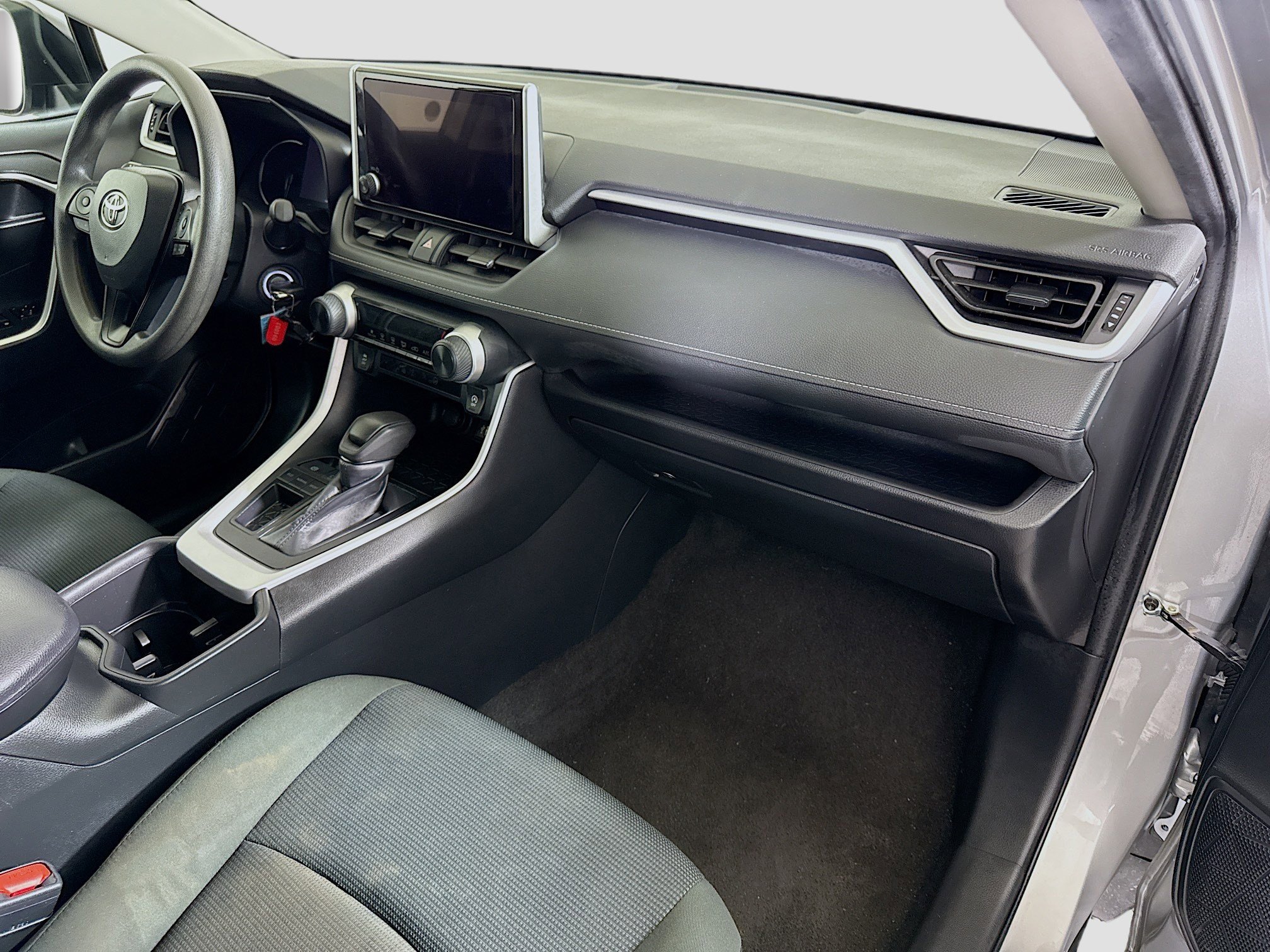 Used 2024 Toyota RAV4 LE image 28