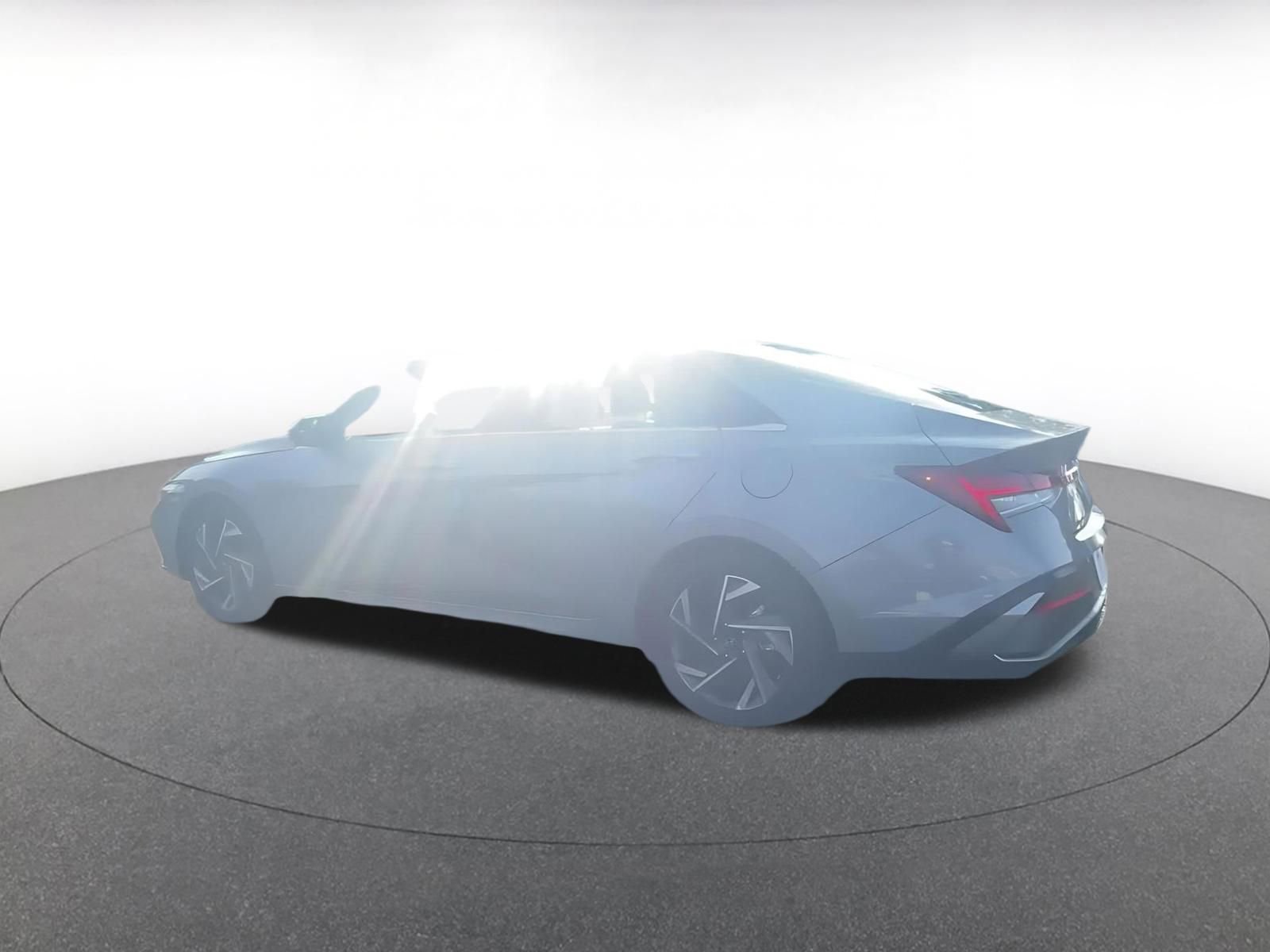 Used 2025 Hyundai Elantra Limited image 10