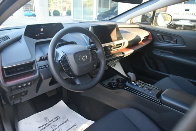 Used 2025 Toyota Prius Plug-In Hybrid FWD image 11