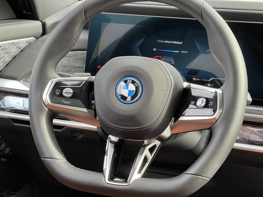 Used 2024 BMW i7 xDrive60 w/ Executive Package image 26