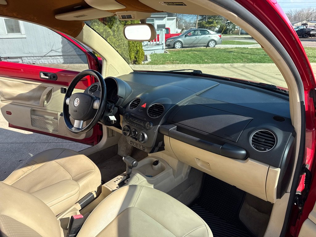 Used 2009 Volkswagen Beetle S image 11