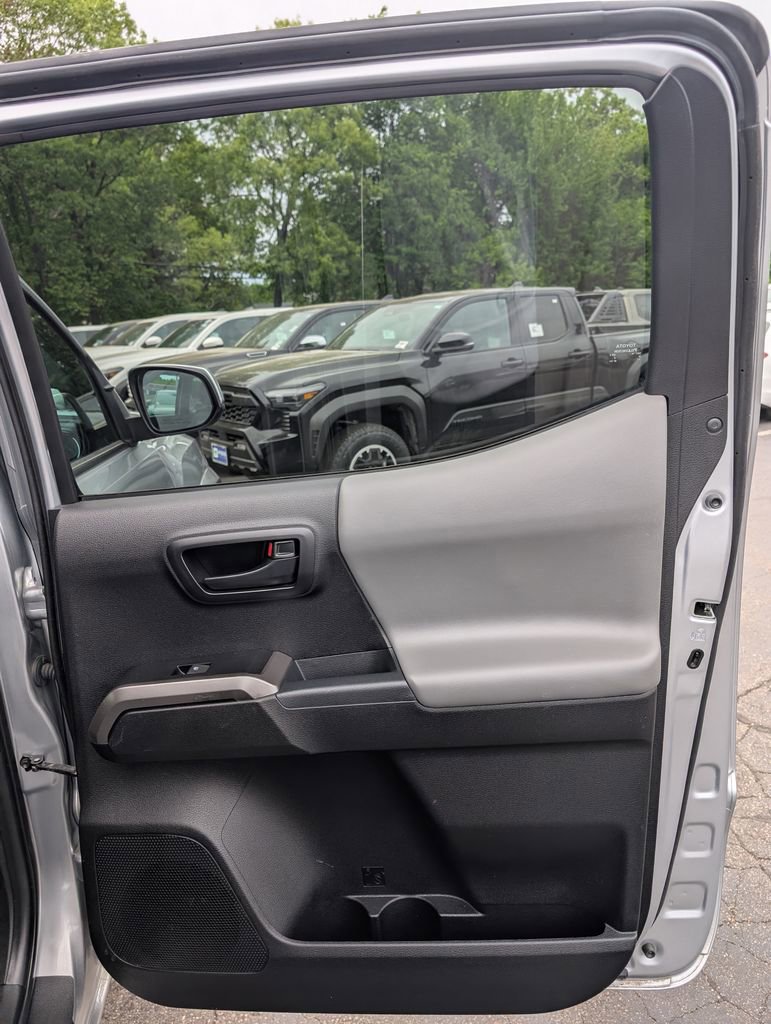 Used 2023 Toyota Tacoma SR5 AWD/4WD image 16