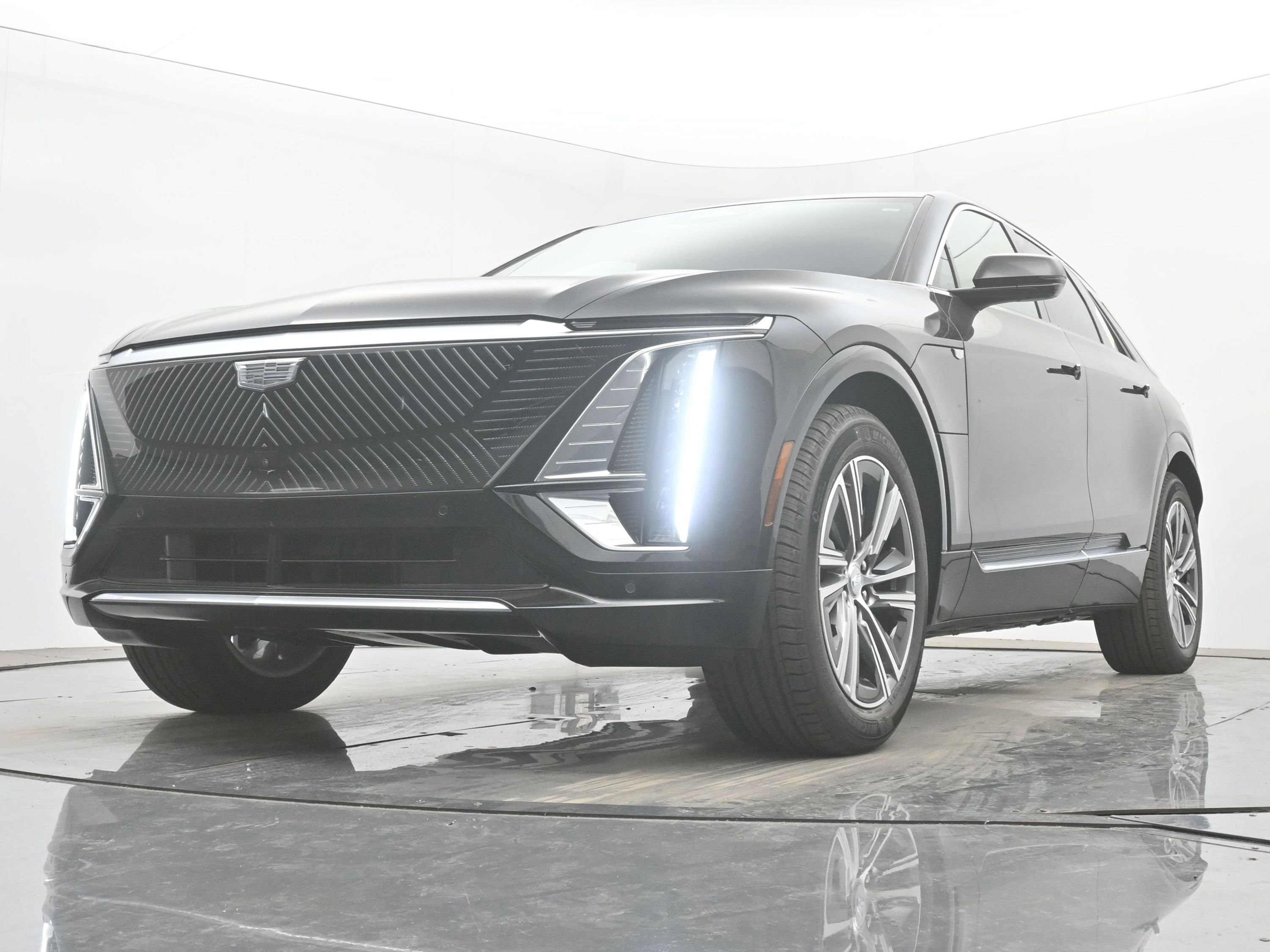 New 2026 Cadillac Lyriq Luxury AWD/4WD image 15