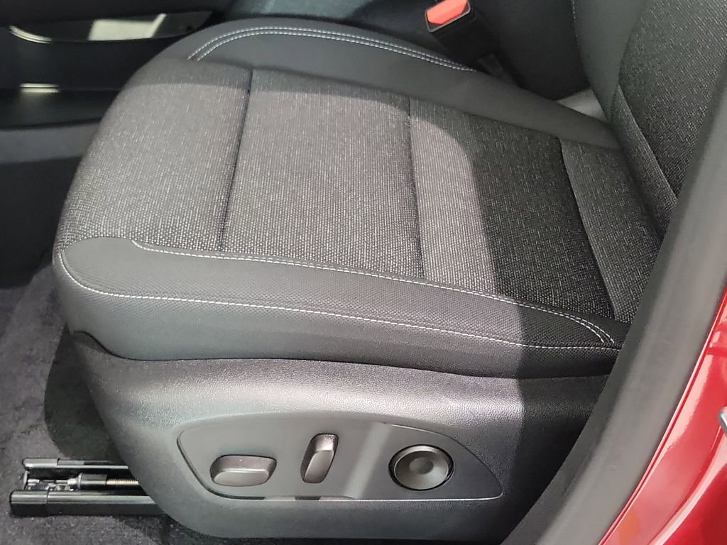 Used 2026 Chevrolet Traverse LT image 14