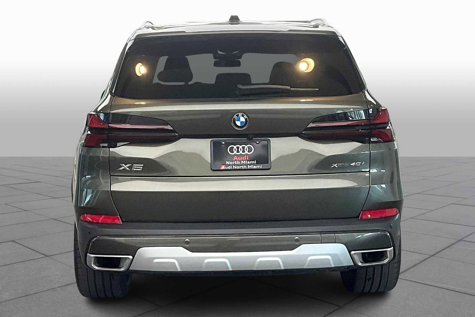 Used 2024 BMW X5 xDrive40i w/ Parking Assistance Package image 4