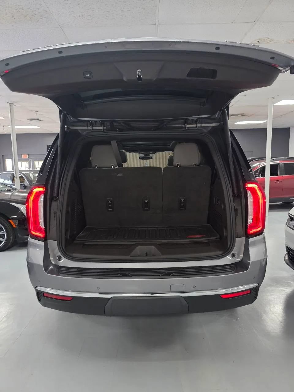 Used 2021 GMC Yukon SLT w/ SLT Premium Package RWD image 12