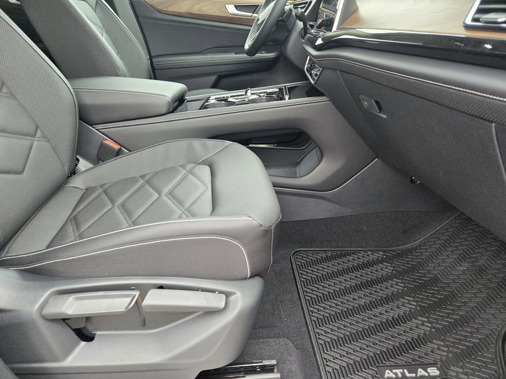 New 2026 Volkswagen Atlas SE image 12