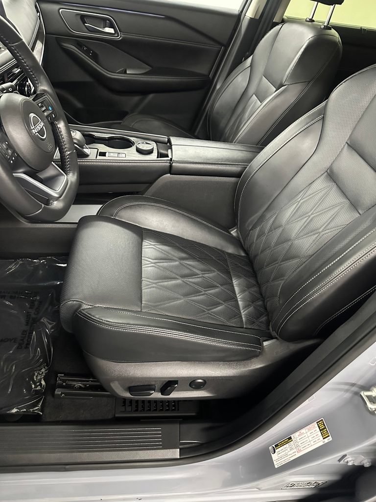 Used 2024 Nissan Rogue Platinum w/ Platinum Premium Package AWD/4WD image 14