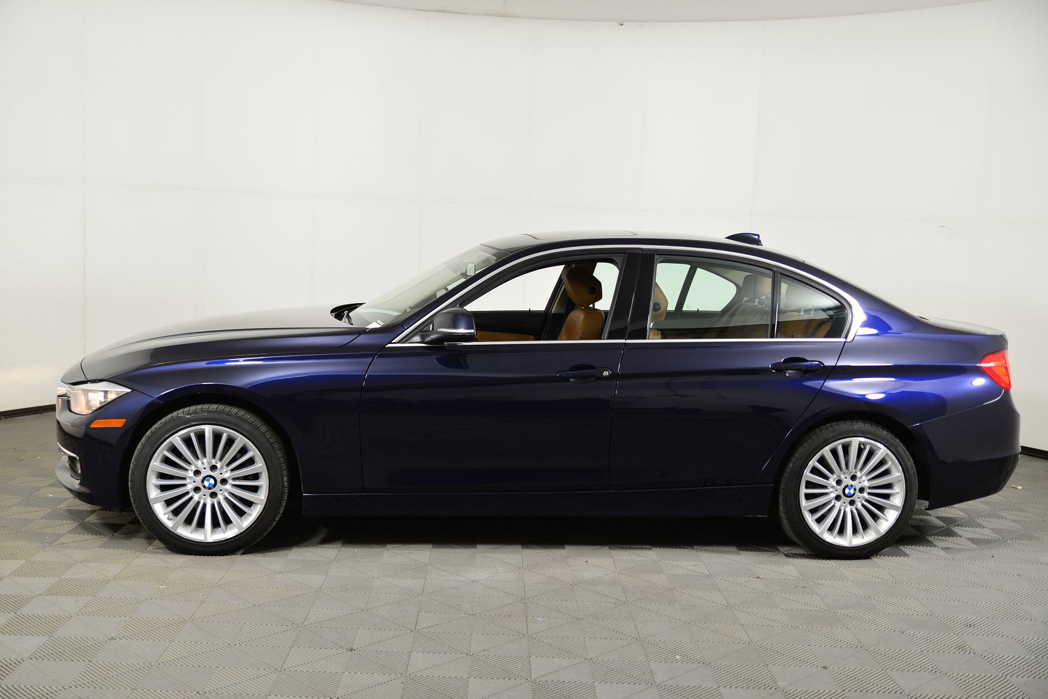 Used 2015 BMW 328i xDrive Sedan image 2
