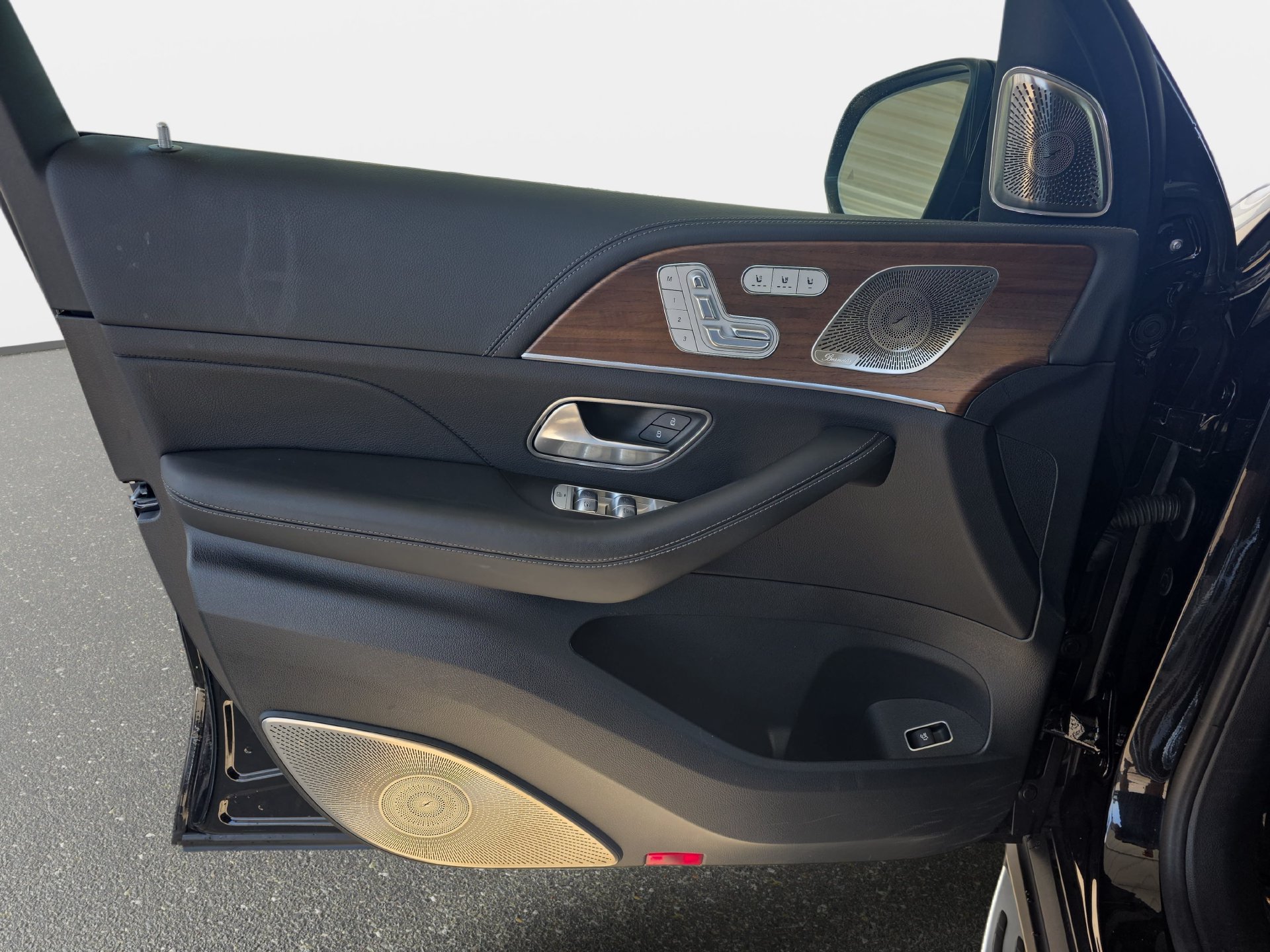 Used 2025 Mercedes-Benz GLS 580 4MATIC image 26
