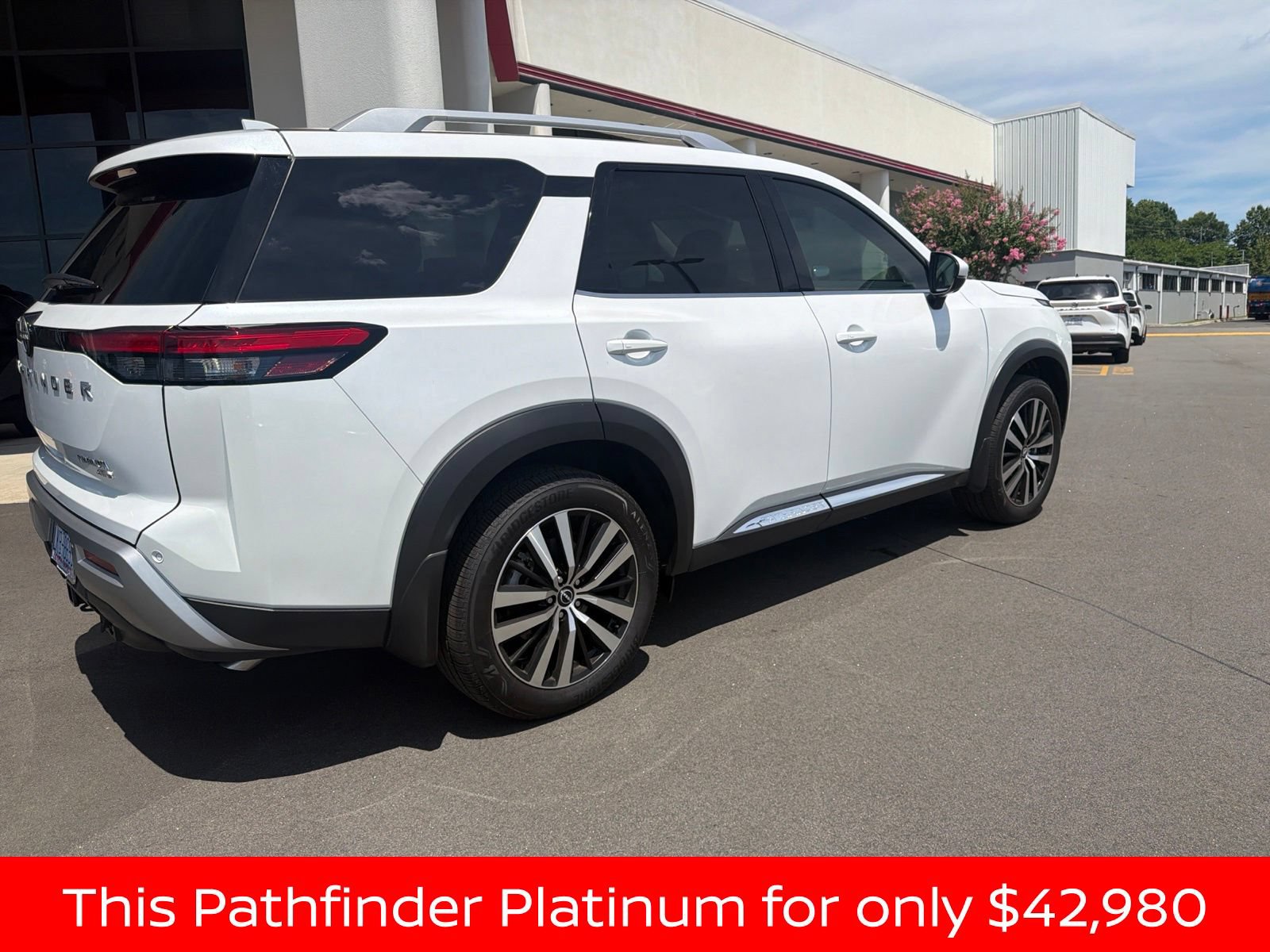 Used 2025 Nissan Pathfinder Platinum w/ Cargo Package AWD/4WD image 15