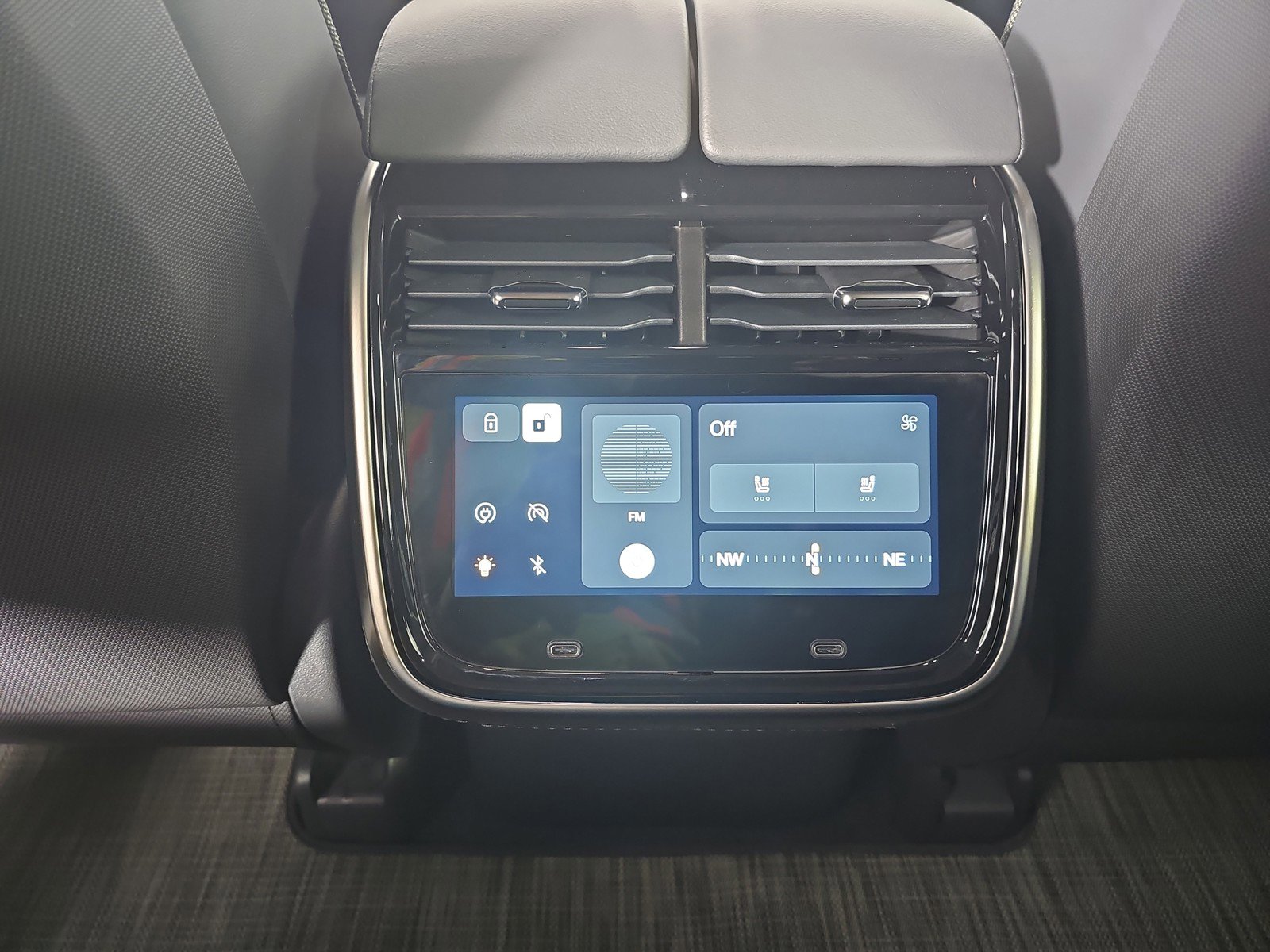 Used 2024 Rivian R1S Adventure AWD/4WD image 28