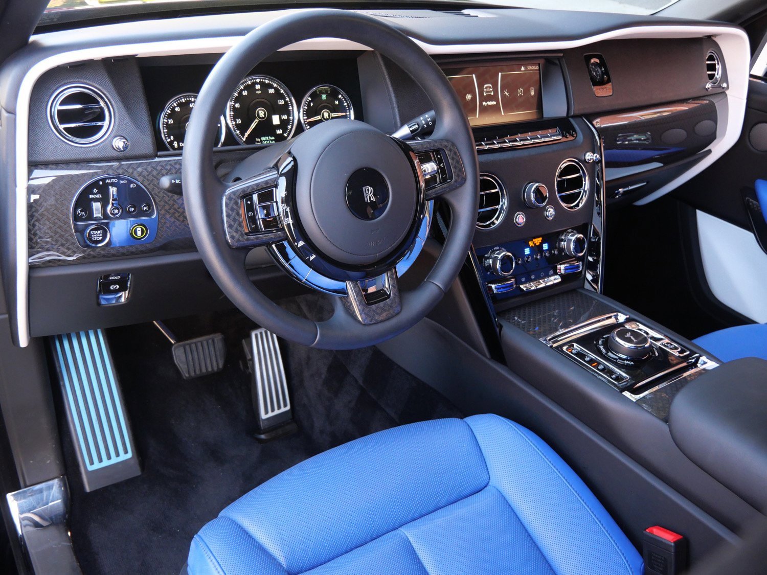 Used 2024 Rolls-Royce Cullinan Black Badge image 17