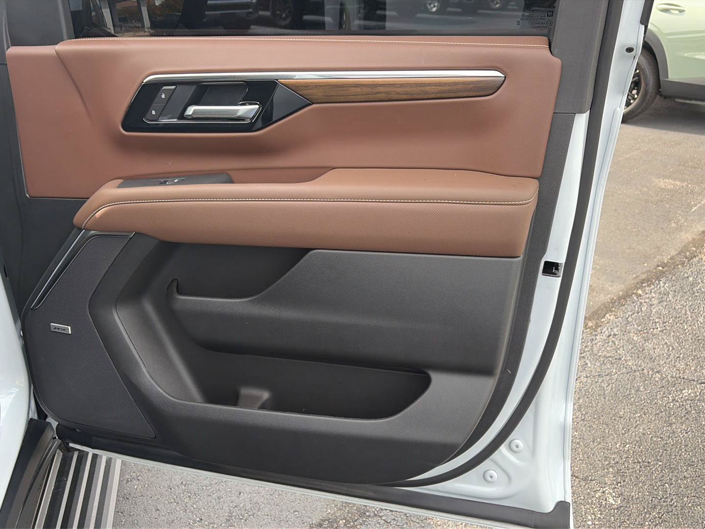 Used 2026 Chevrolet Suburban High Country AWD/4WD image 23