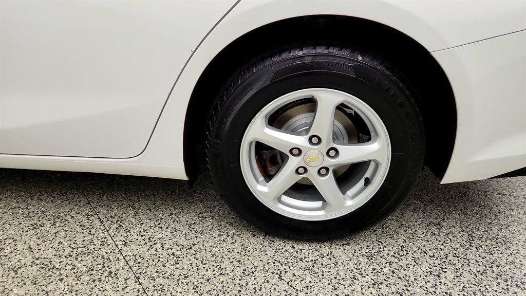 Used 2018 Chevrolet Malibu LS FWD image 9