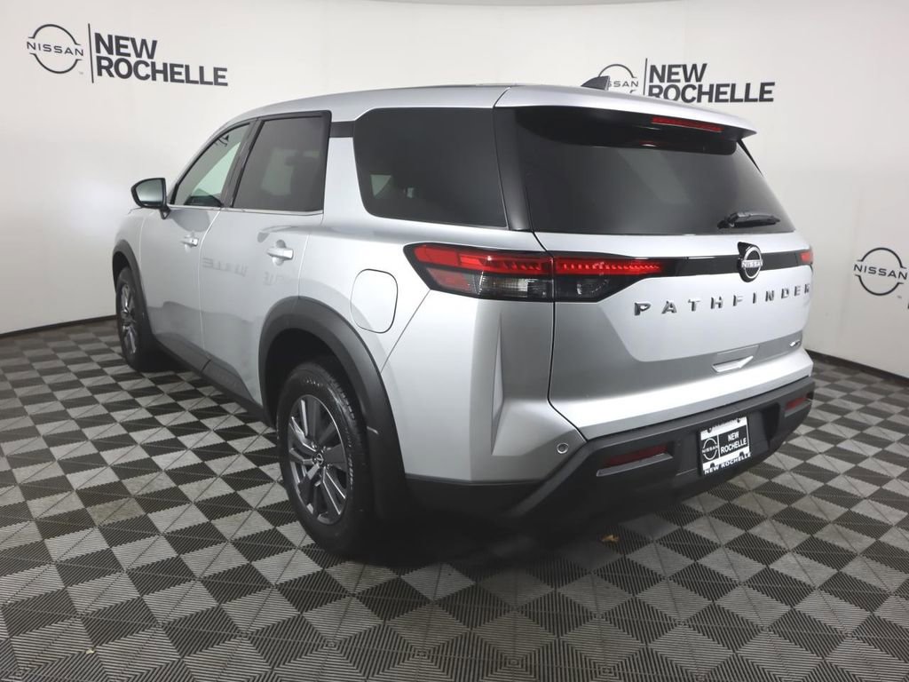 Certified 2025 Nissan Pathfinder S image 5
