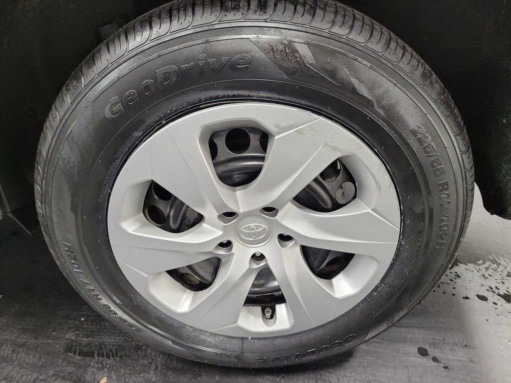 Used 2023 Toyota RAV4 LE image 10