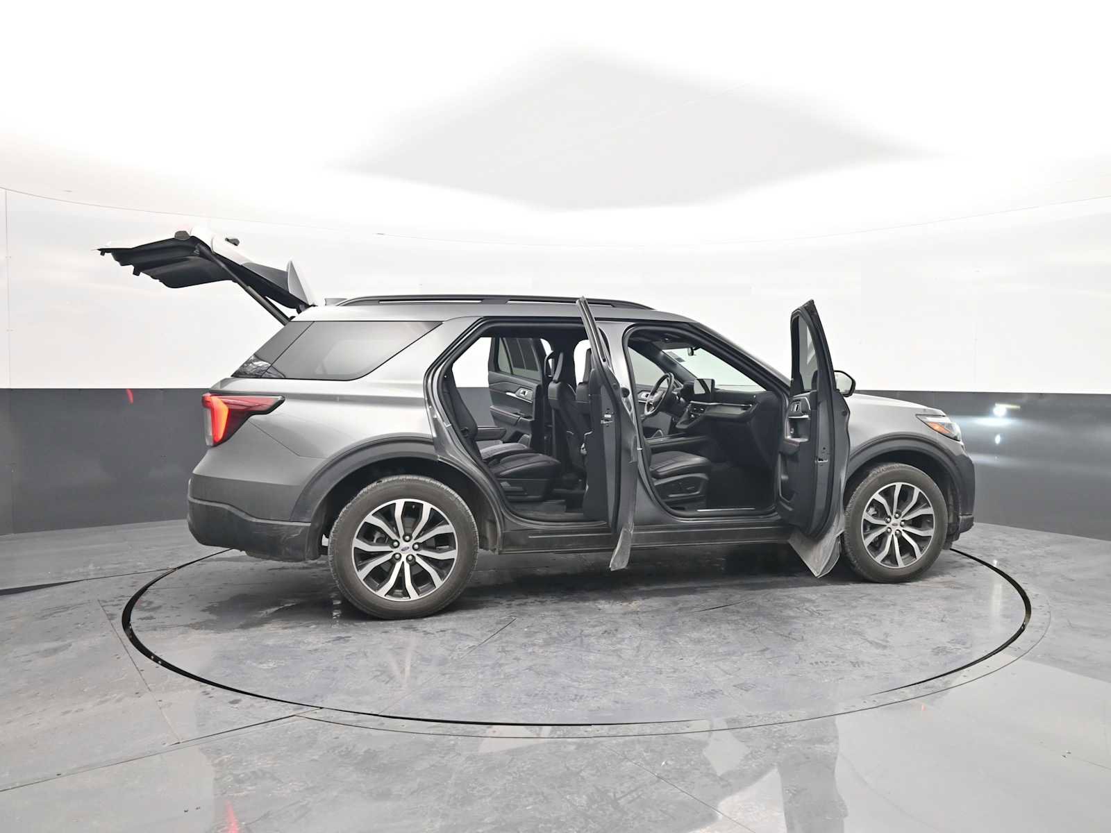 Used 2025 Ford Explorer ST-Line image 45