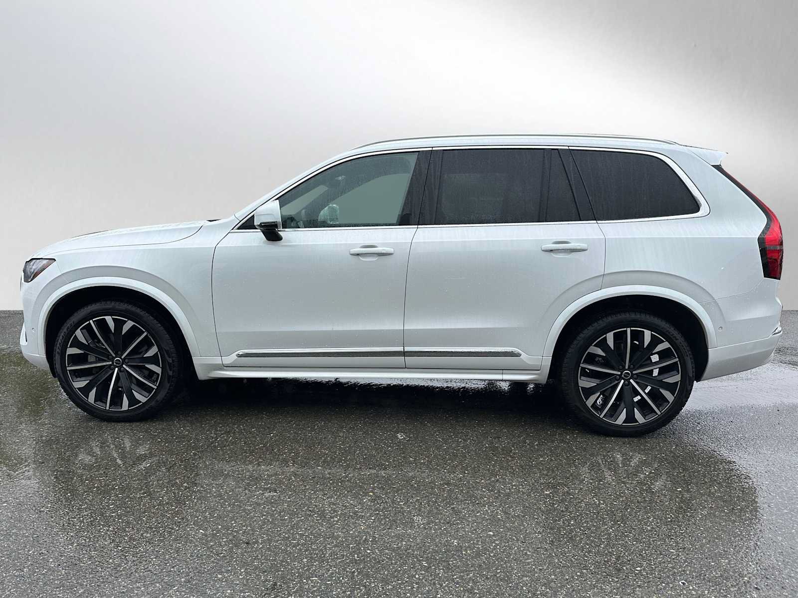Used 2025 Volvo XC90 B6 Plus w/ Protection Package Premier AWD/4WD image 6