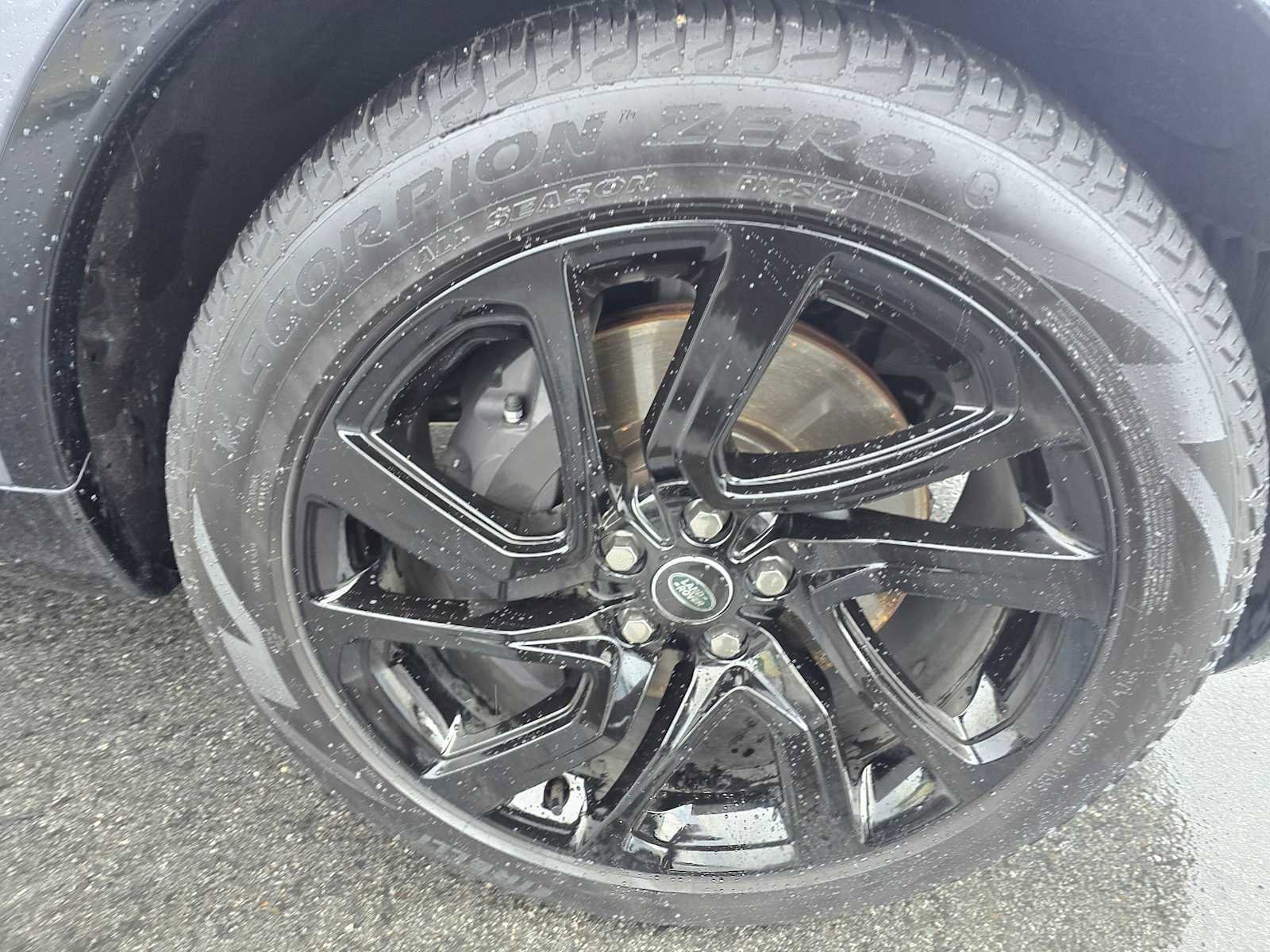 Used 2025 Land Rover Discovery Dynamic SE image 7