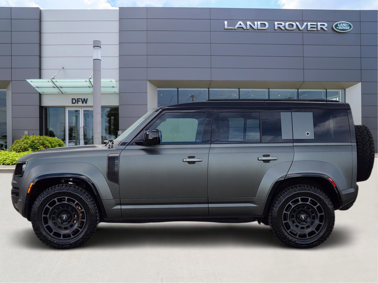 Certified 2025 Land Rover Defender 110 image 3