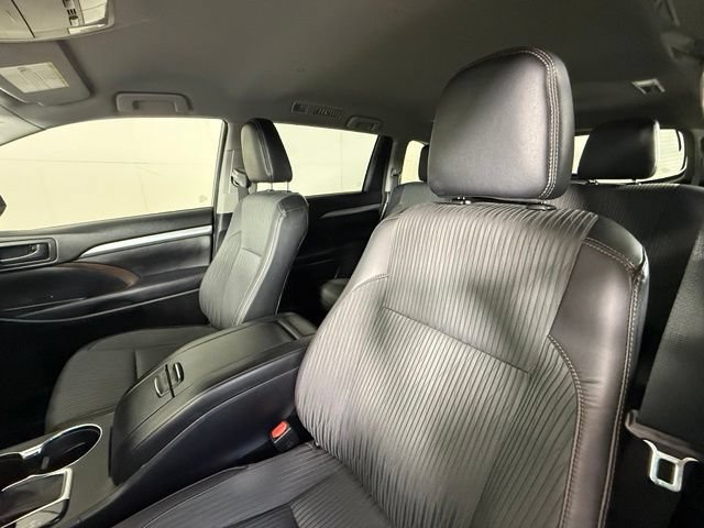 Used 2018 Toyota Highlander Plus FWD image 15