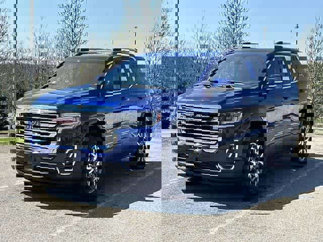 Used 2023 GMC Acadia SLE w/ Driver Convenience Package image 1