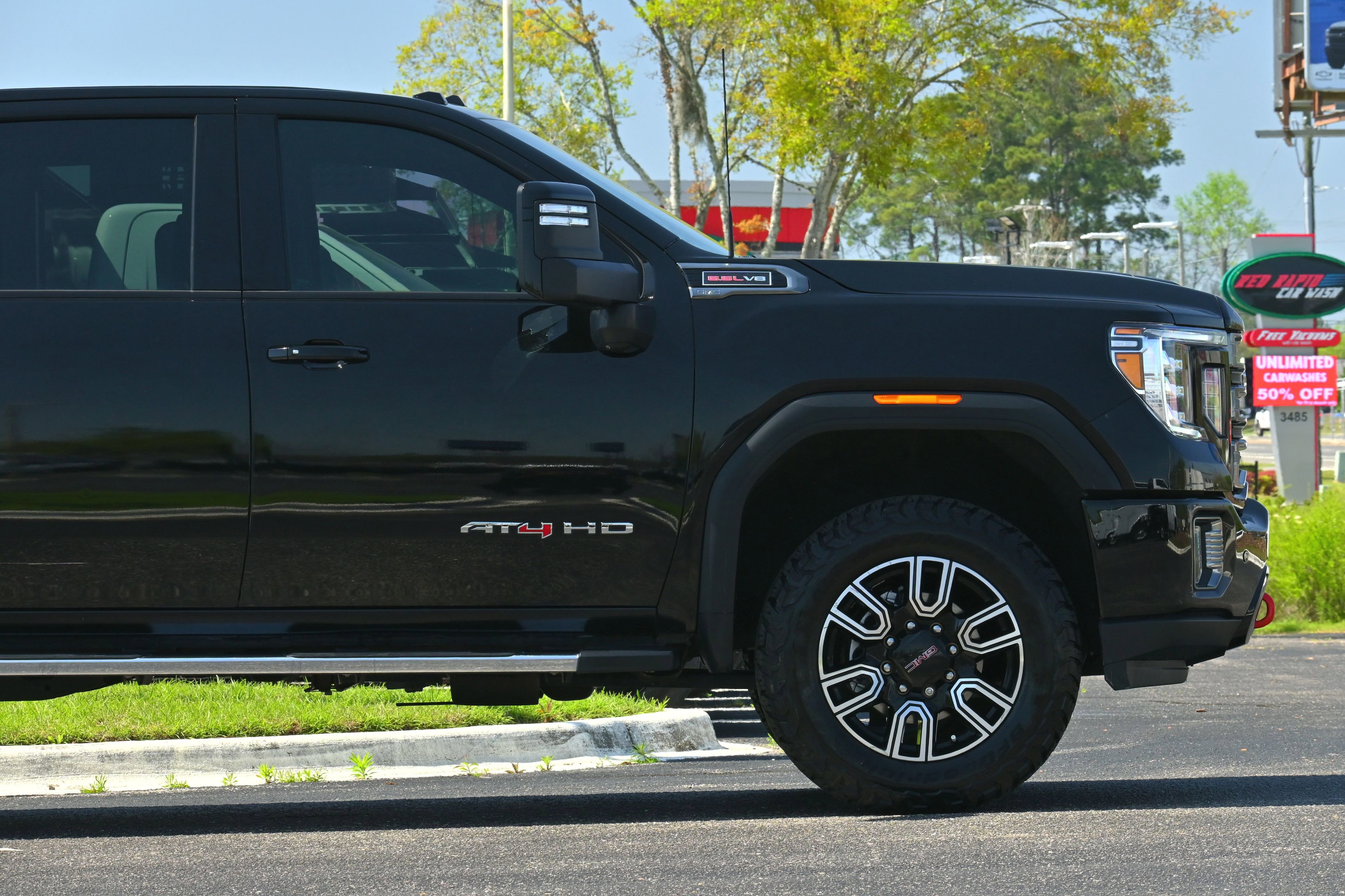 Used 2022 GMC Sierra 2500 AT4 w/ AT4 Preferred Package image 6