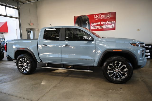 Used 2025 GMC Canyon Denali image 5