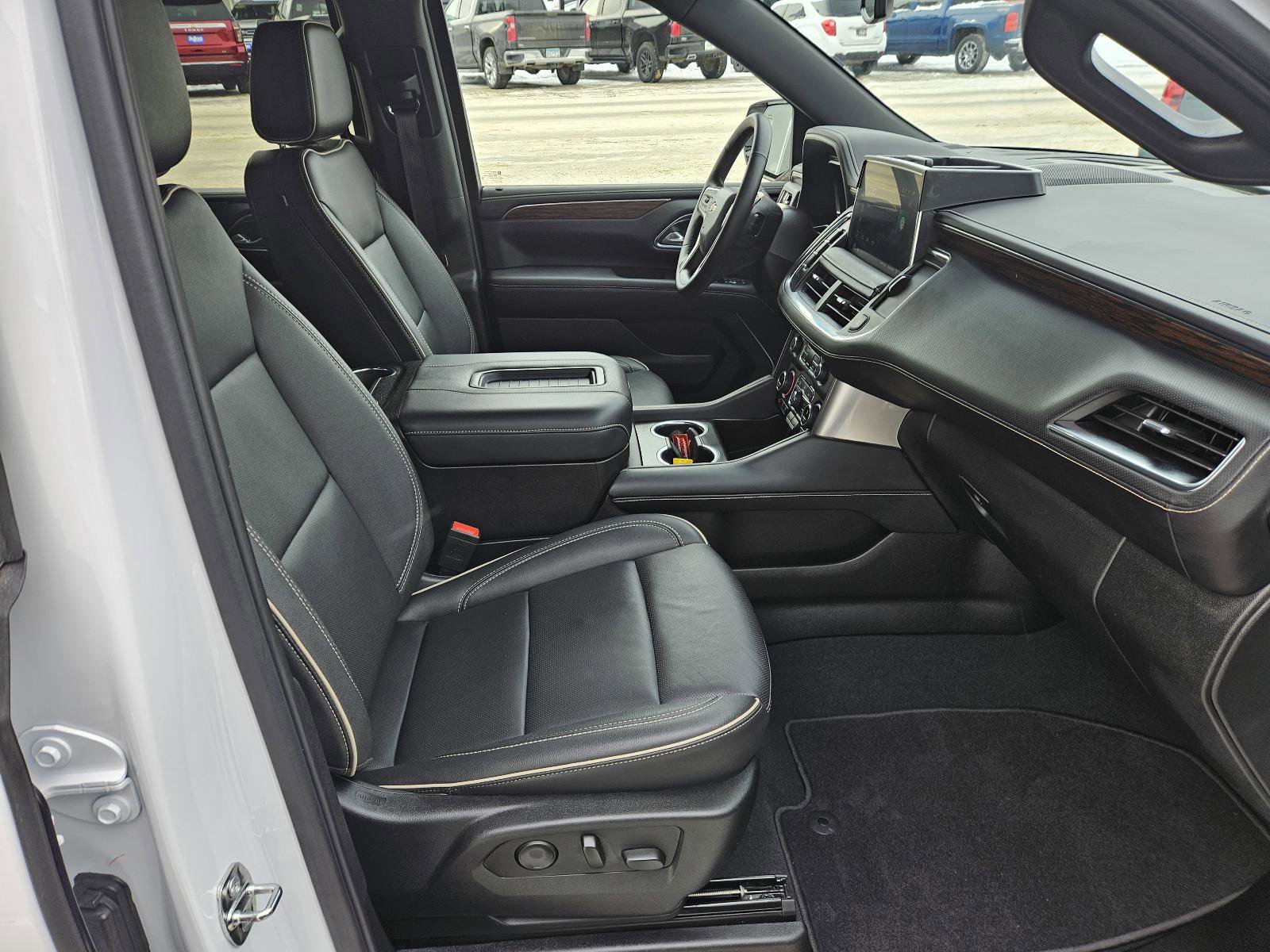 Used 2024 Chevrolet Tahoe Premier AWD/4WD image 24