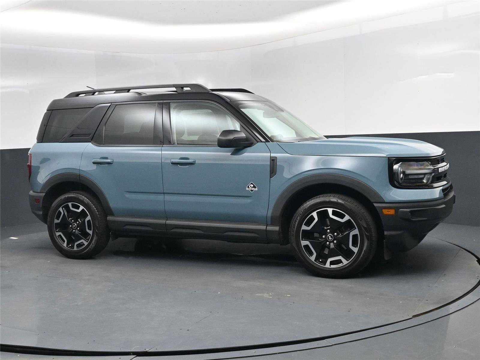 Used 2022 Ford Bronco Sport Outer Banks w/ Tech Package image 2