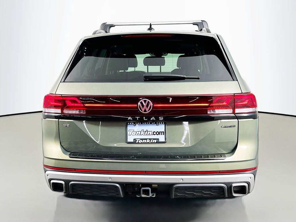 Used 2025 Volkswagen Atlas Peak Edition SE AWD/4WD image 7