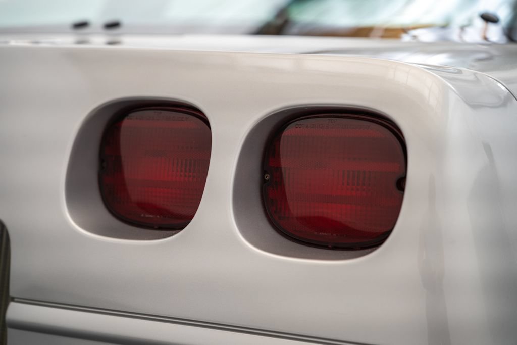 Used 1996 Chevrolet Corvette Coupe RWD image 8