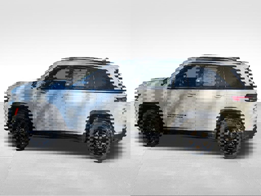 New 2025 Jeep Grand Cherokee Altitude image 6