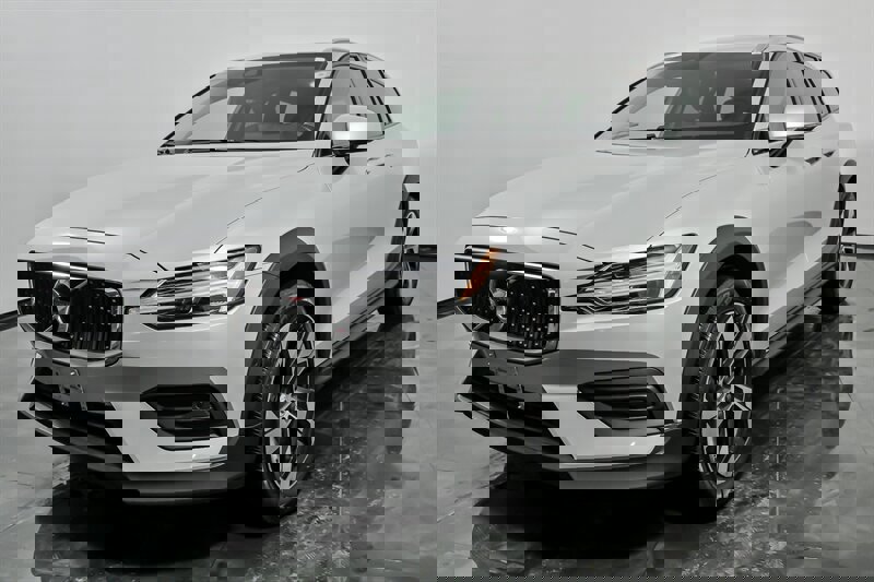 Used 2020 Volvo V60 T5 Cross Country w/ Protection Package Premier image 5