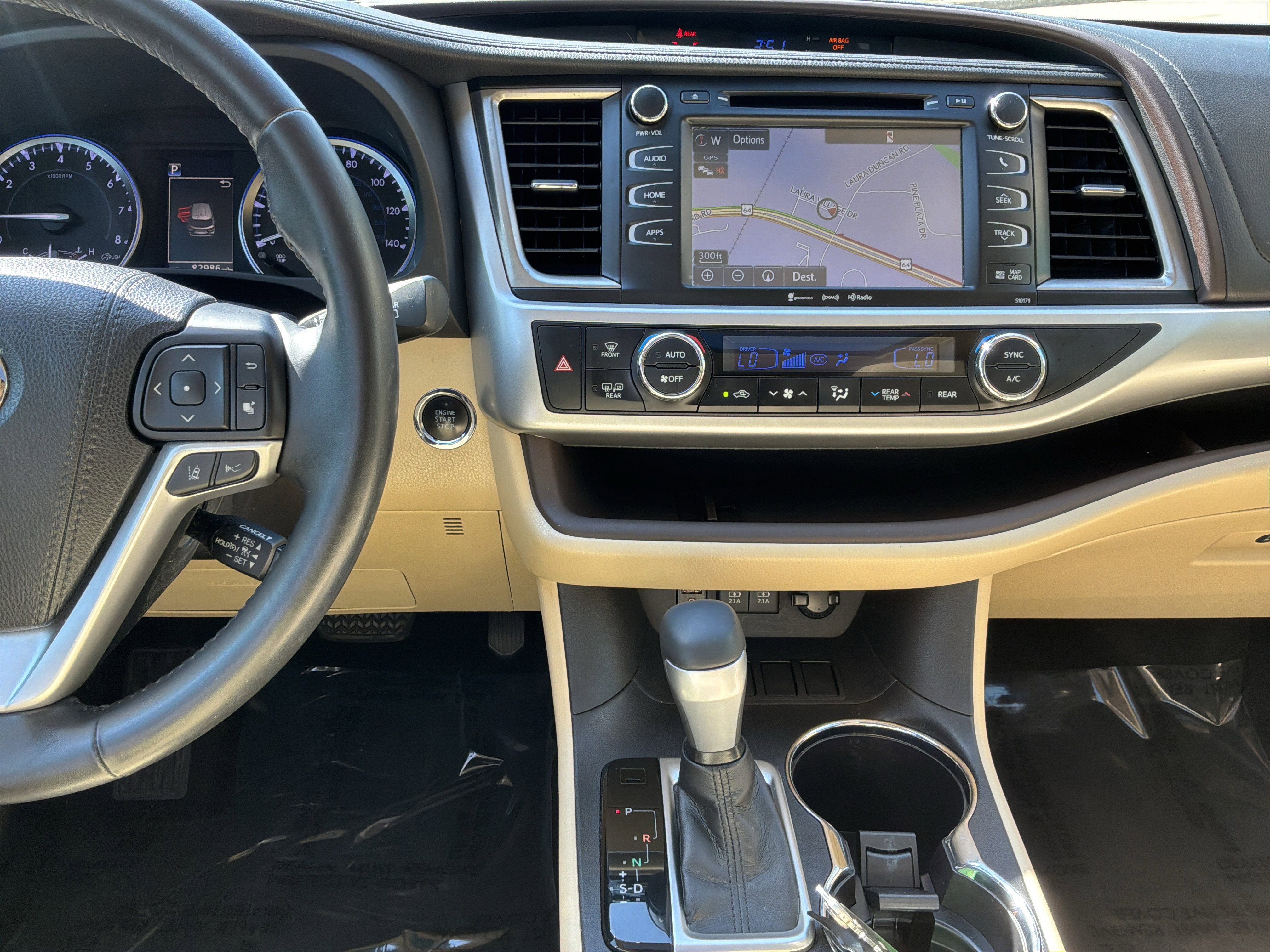 Used 2018 Toyota Highlander XLE image 30