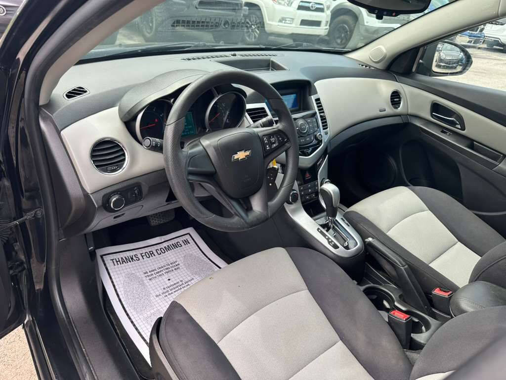 Used 2014 Chevrolet Cruze LS FWD image 12