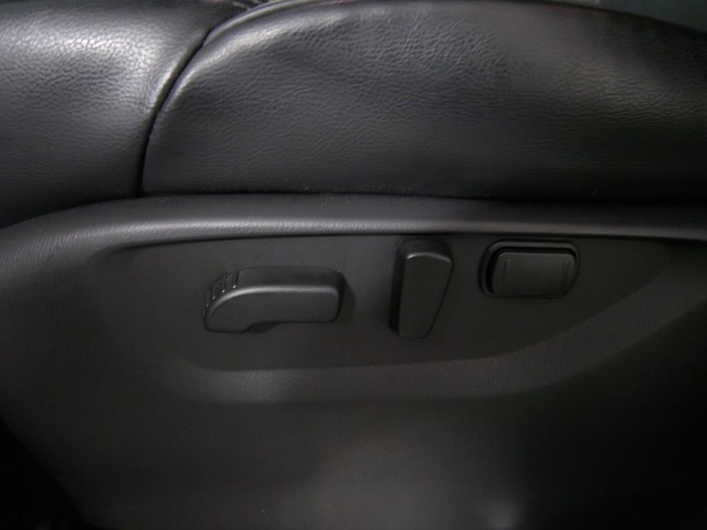 Used 2024 Nissan Armada SL w/ Captain's Chairs Package image 16