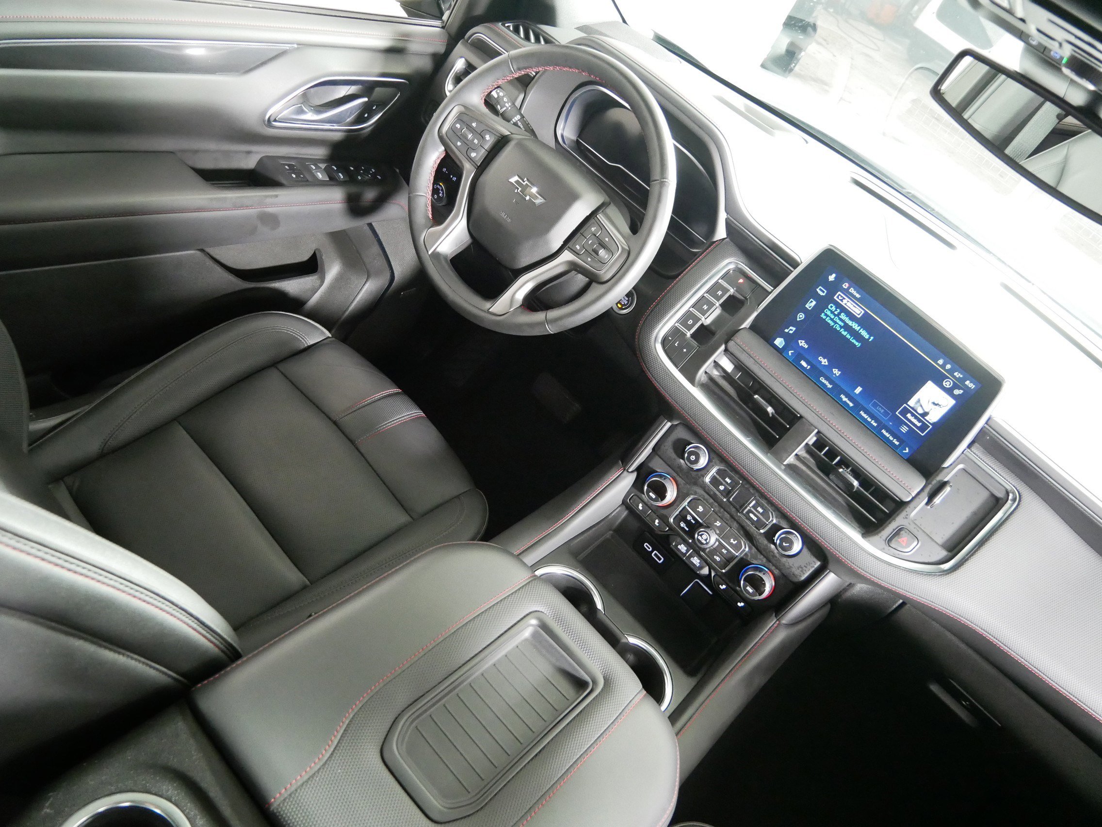 Used 2024 Chevrolet Suburban RST image 9